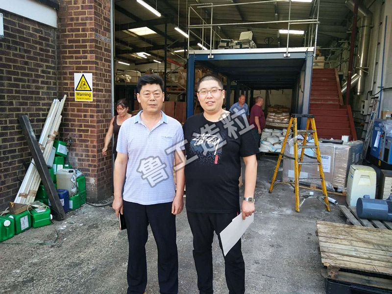 /></p>
<p><br /></p>
<p><img style=